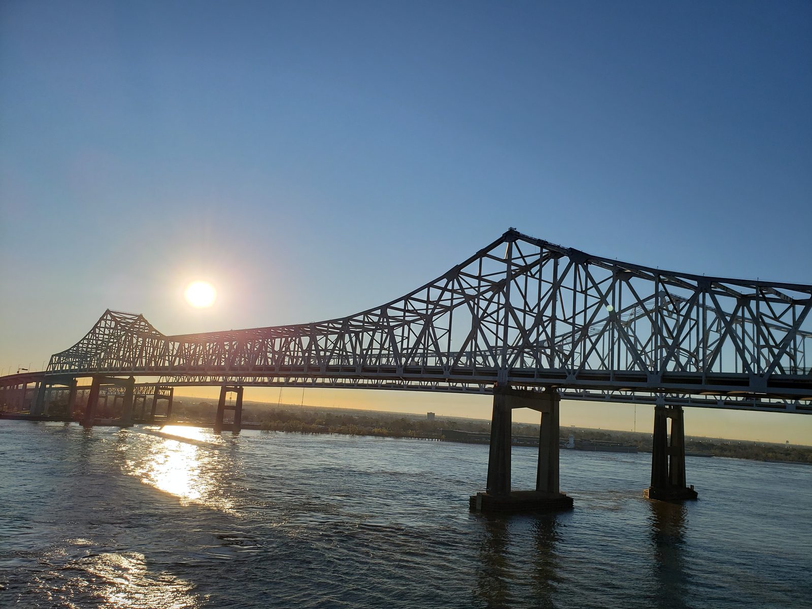 Sunrise over the Mississippi bridge in New Orleans