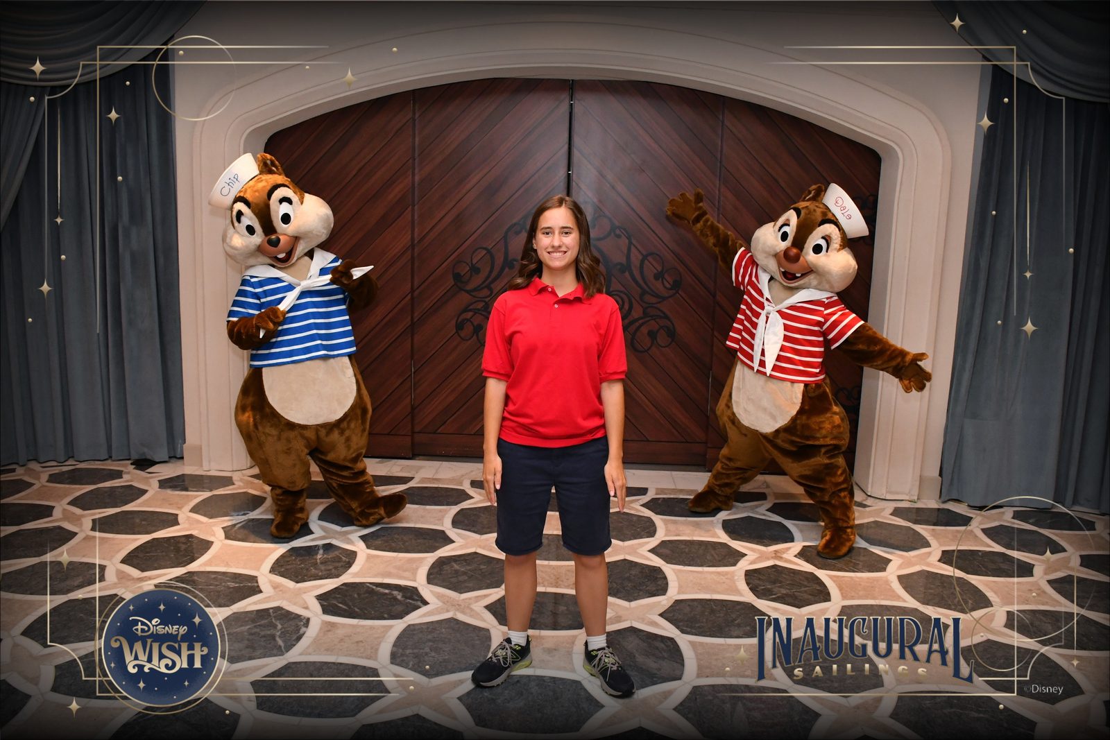 Lisa meets Chip and Dale