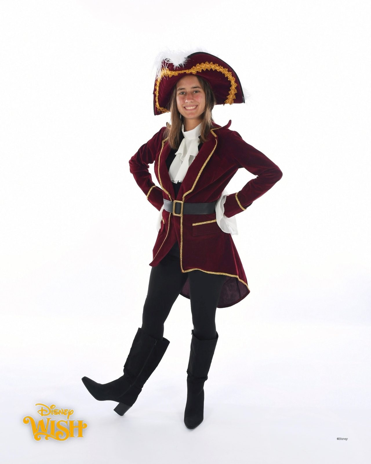 Lisa full-length in her pirate costume on the Wish