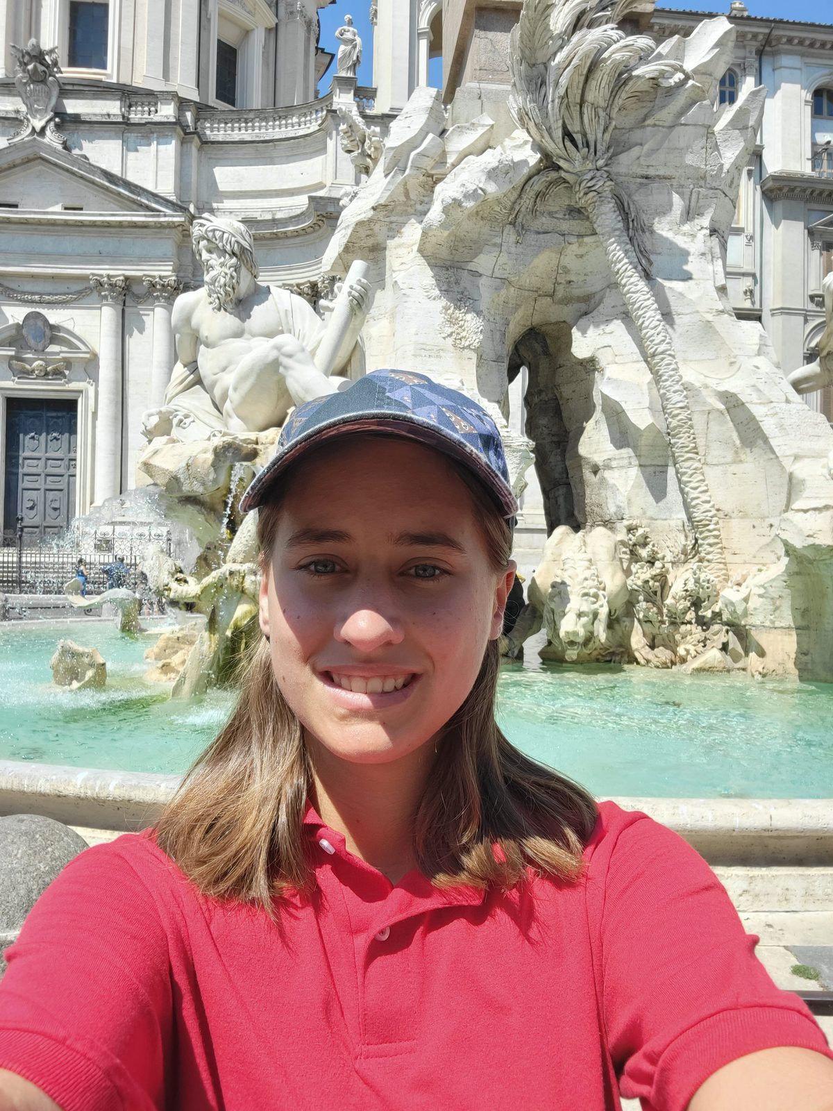 Lisa's selfie at the Piazza Navona fountain