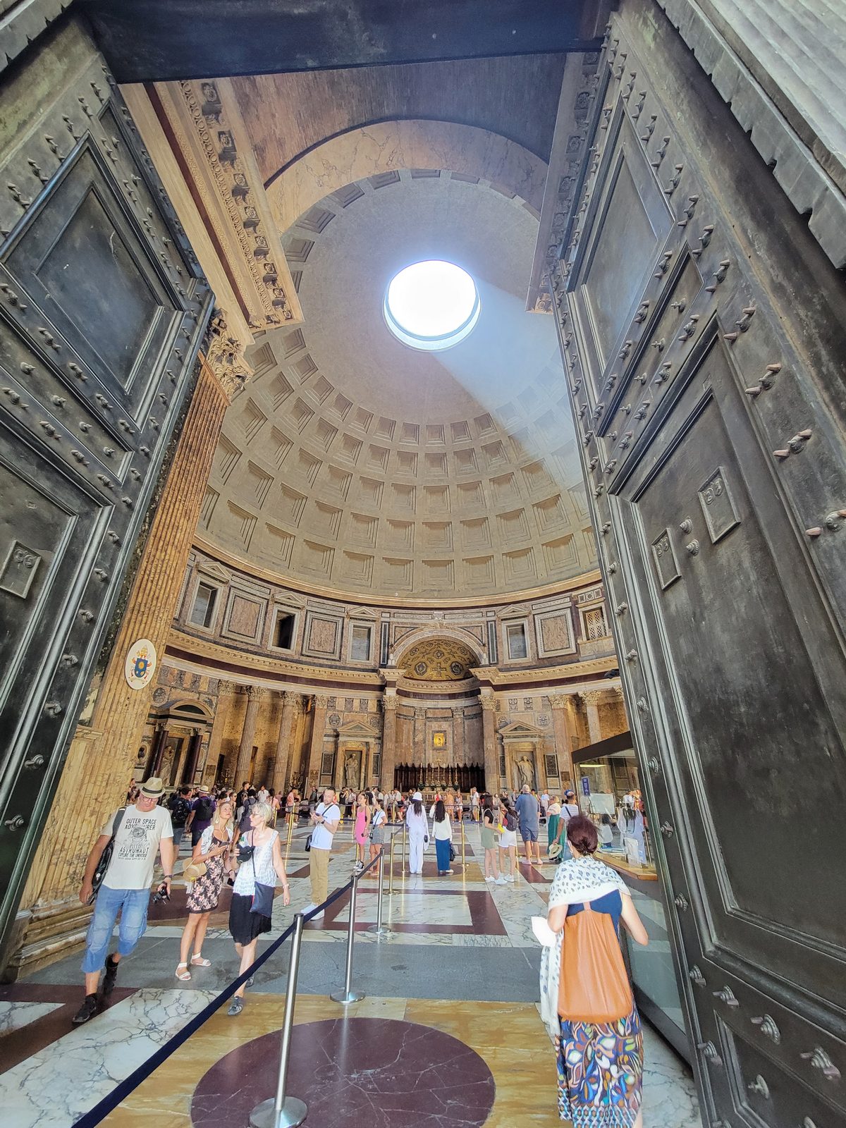 Lisa's picture of the Pantheon oculus