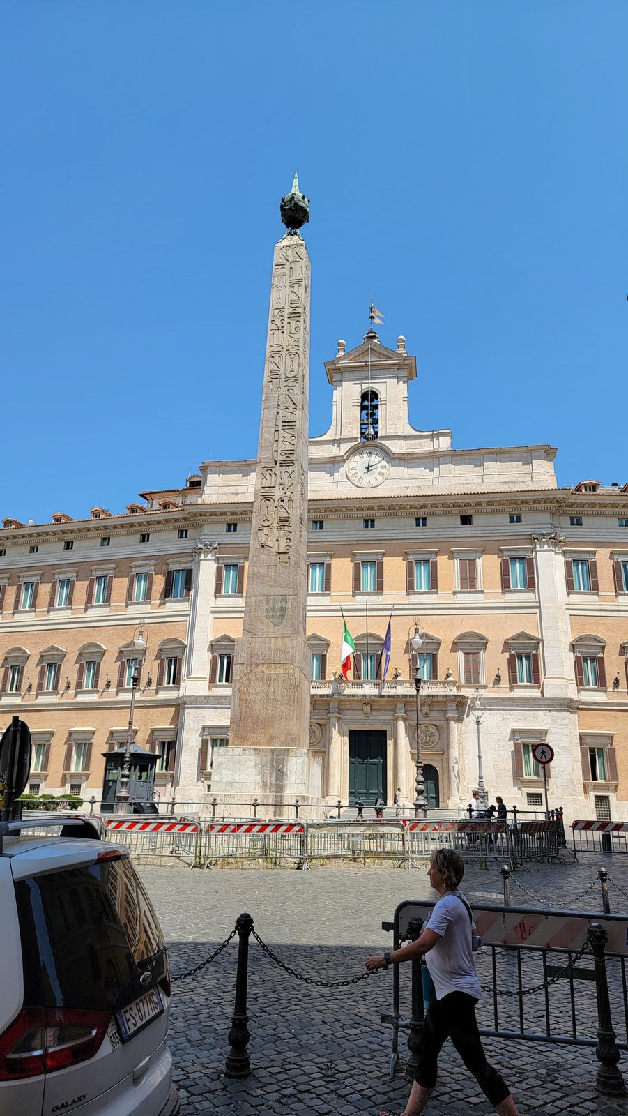 An obelisk on the walk from the Pantheon to Trevi