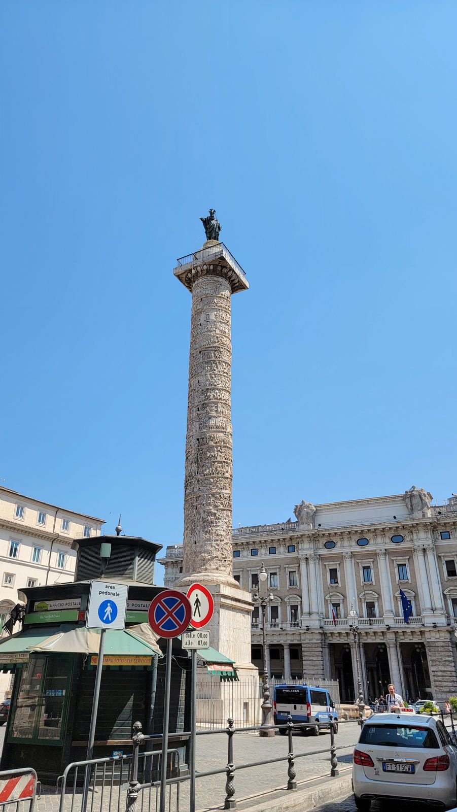 The column on the walk to the Trevi Fountain