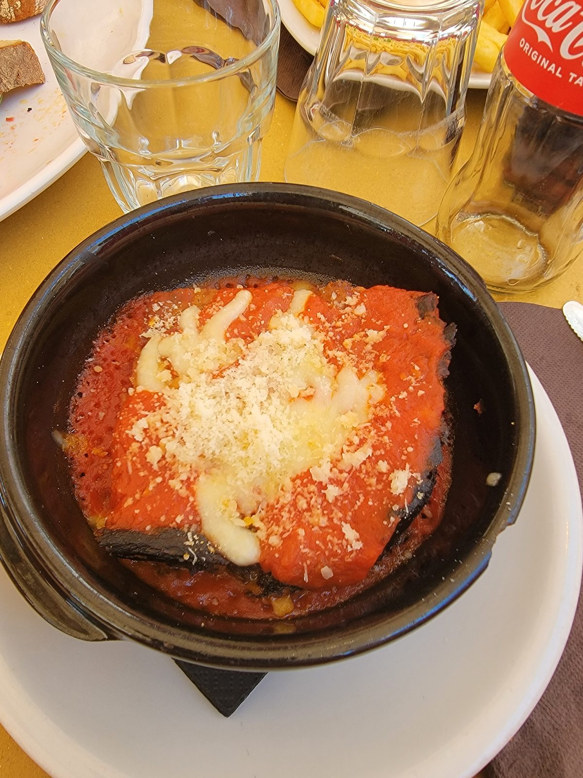 Lunch near the Trevi Fountain before the Forum