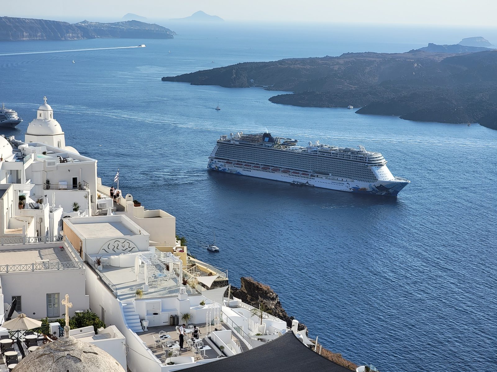 The ship anchored below Fira