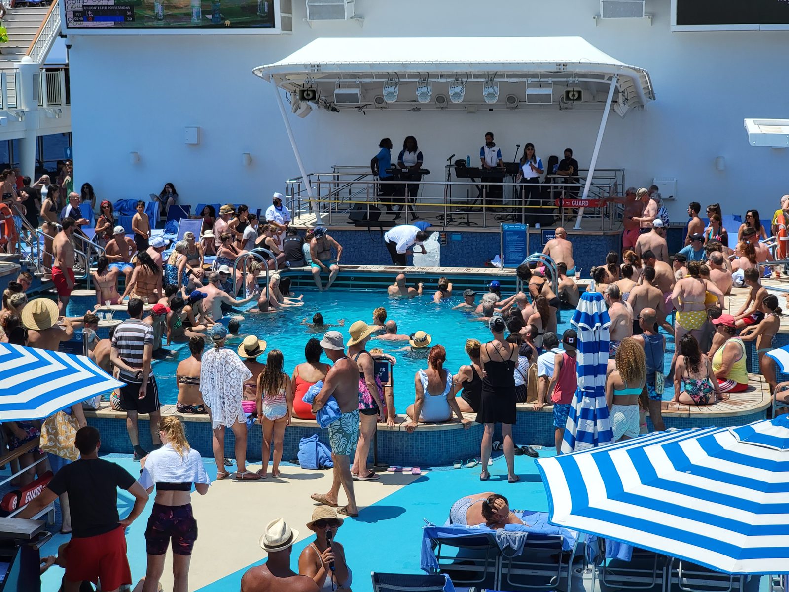 Pool deck packed for the sea day