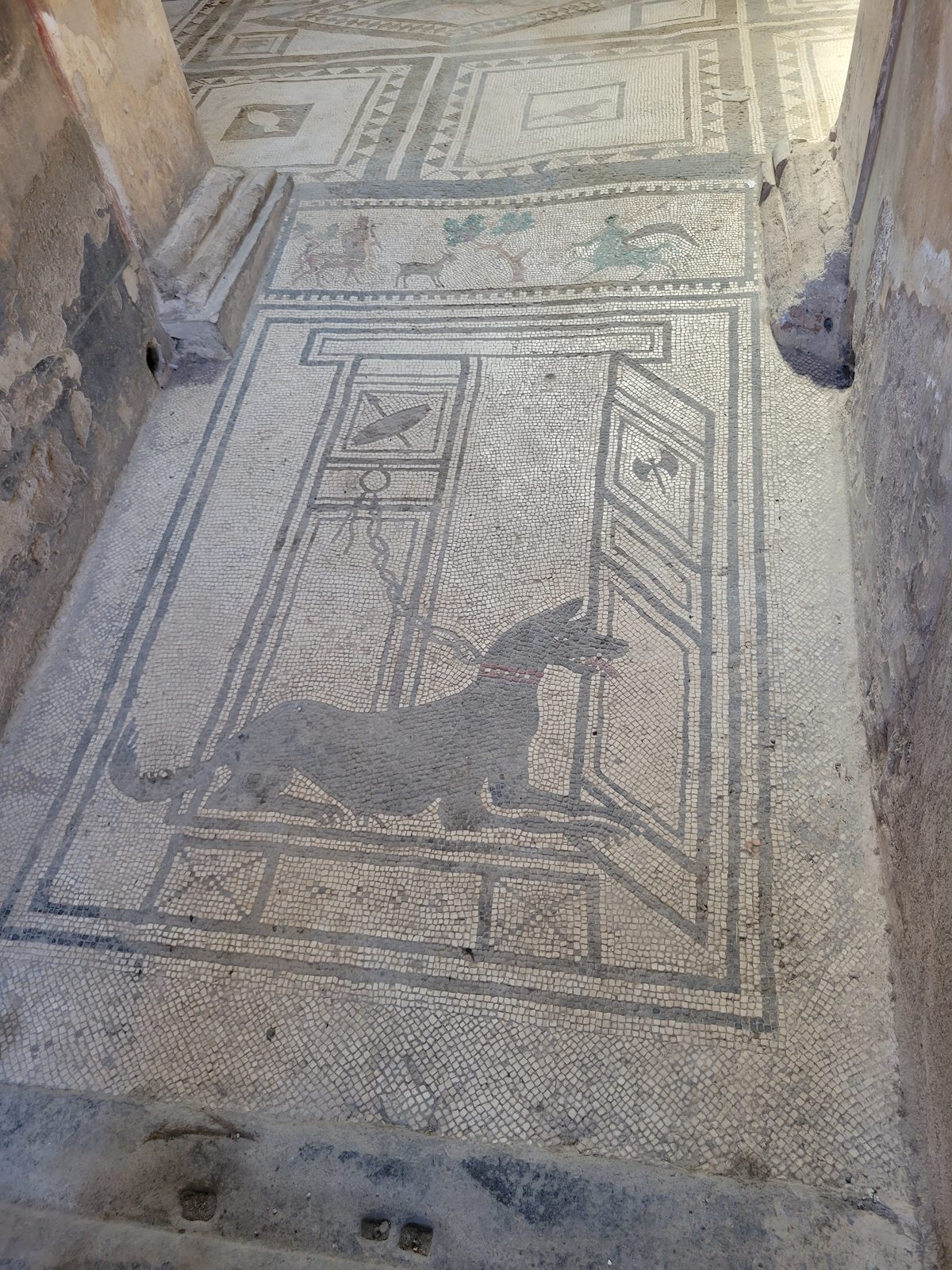 The beware of dog mosaic at a doorway