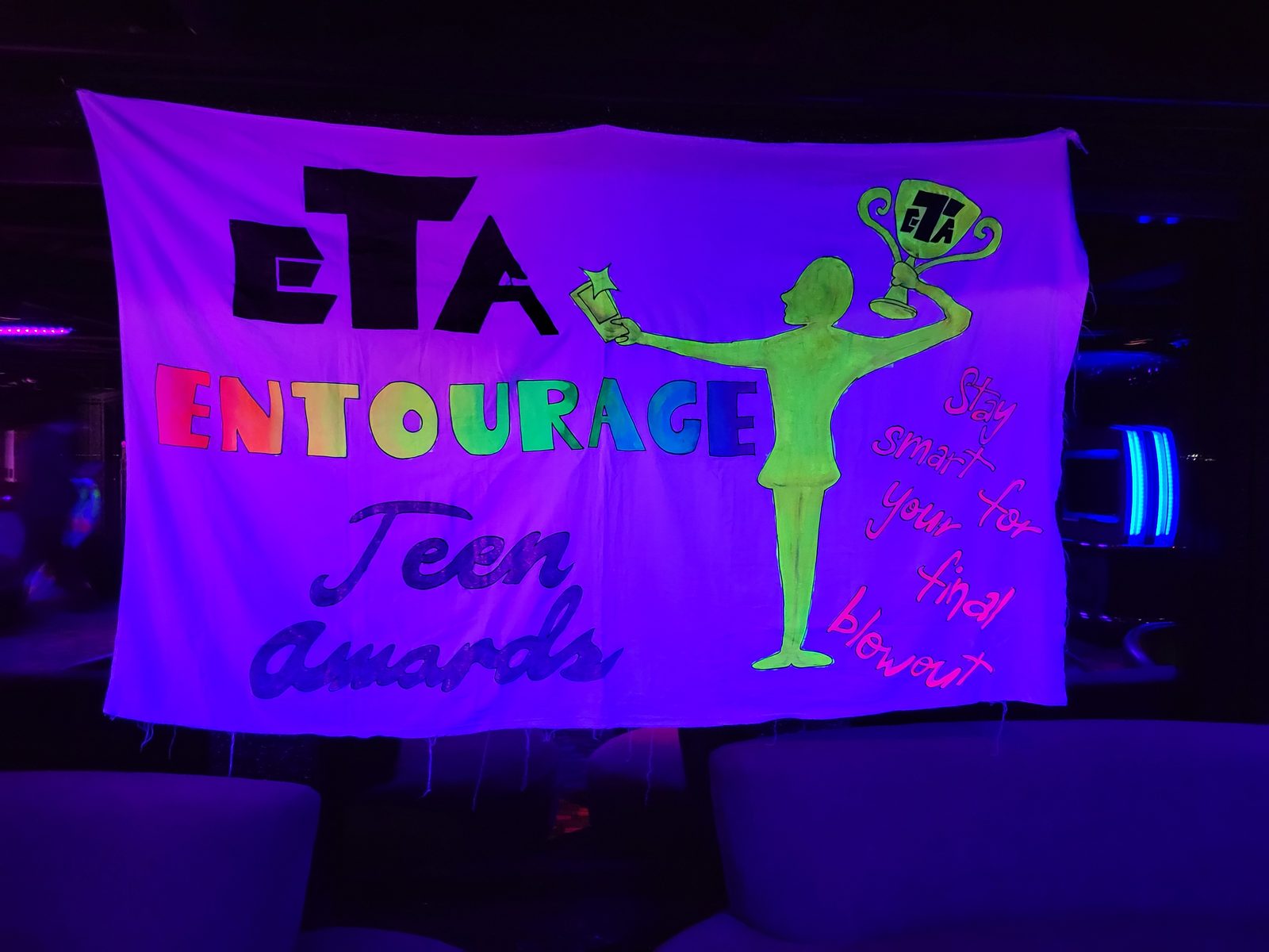 The Entourage teen awards, glowing under blacklight