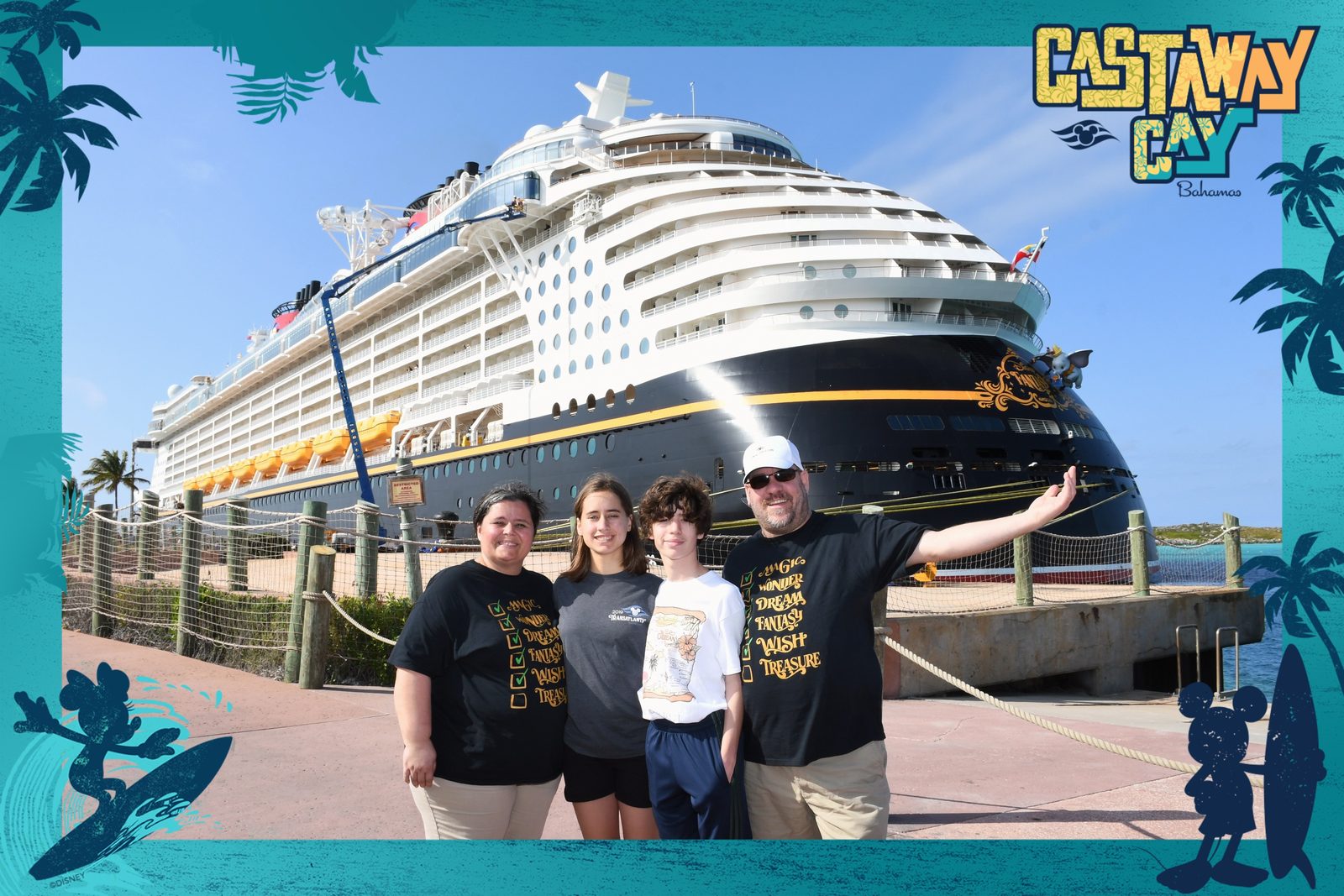 Family portrait at the Castaway Cay welcome sign