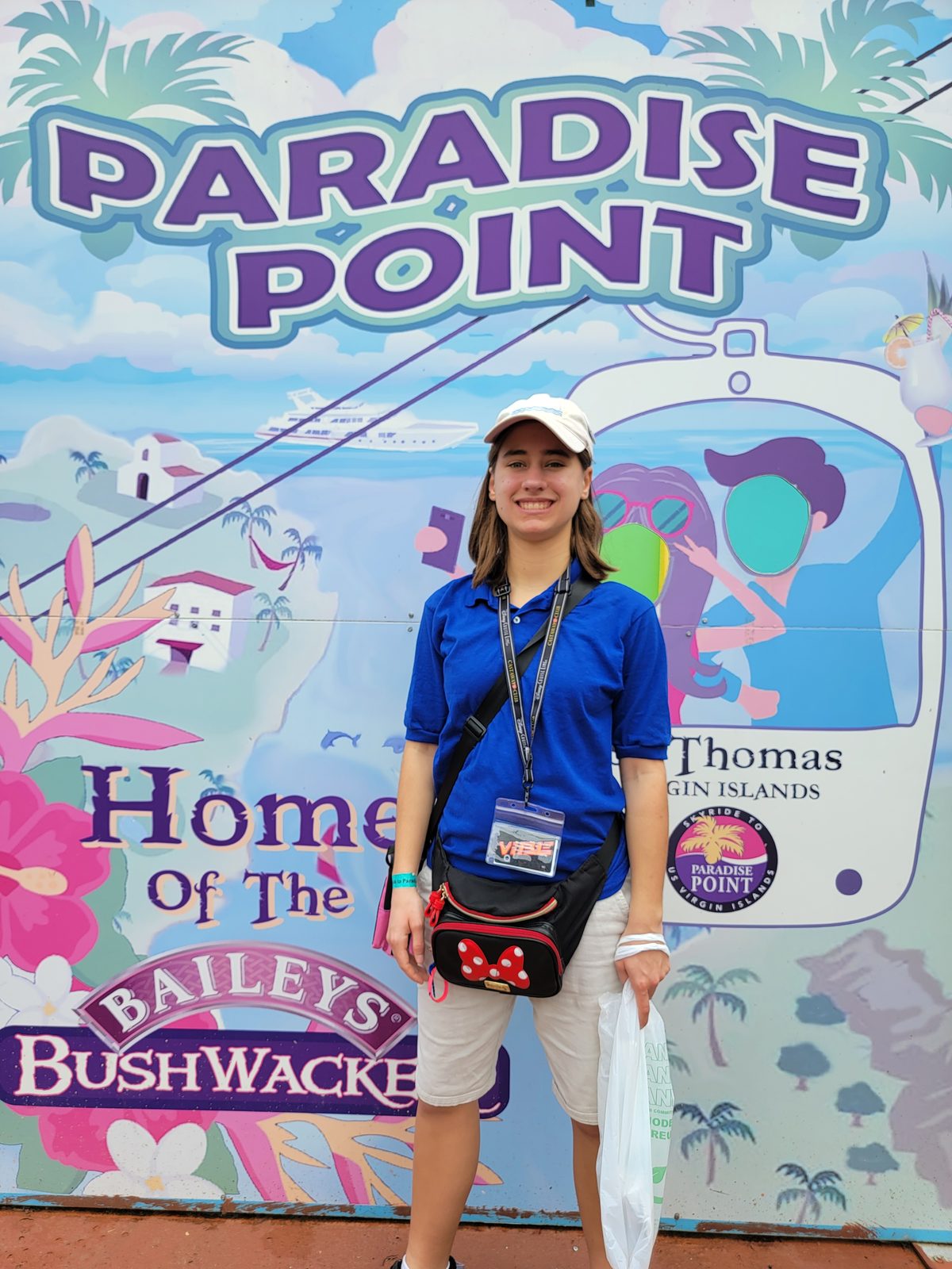 Lisa at the Paradise Point mural