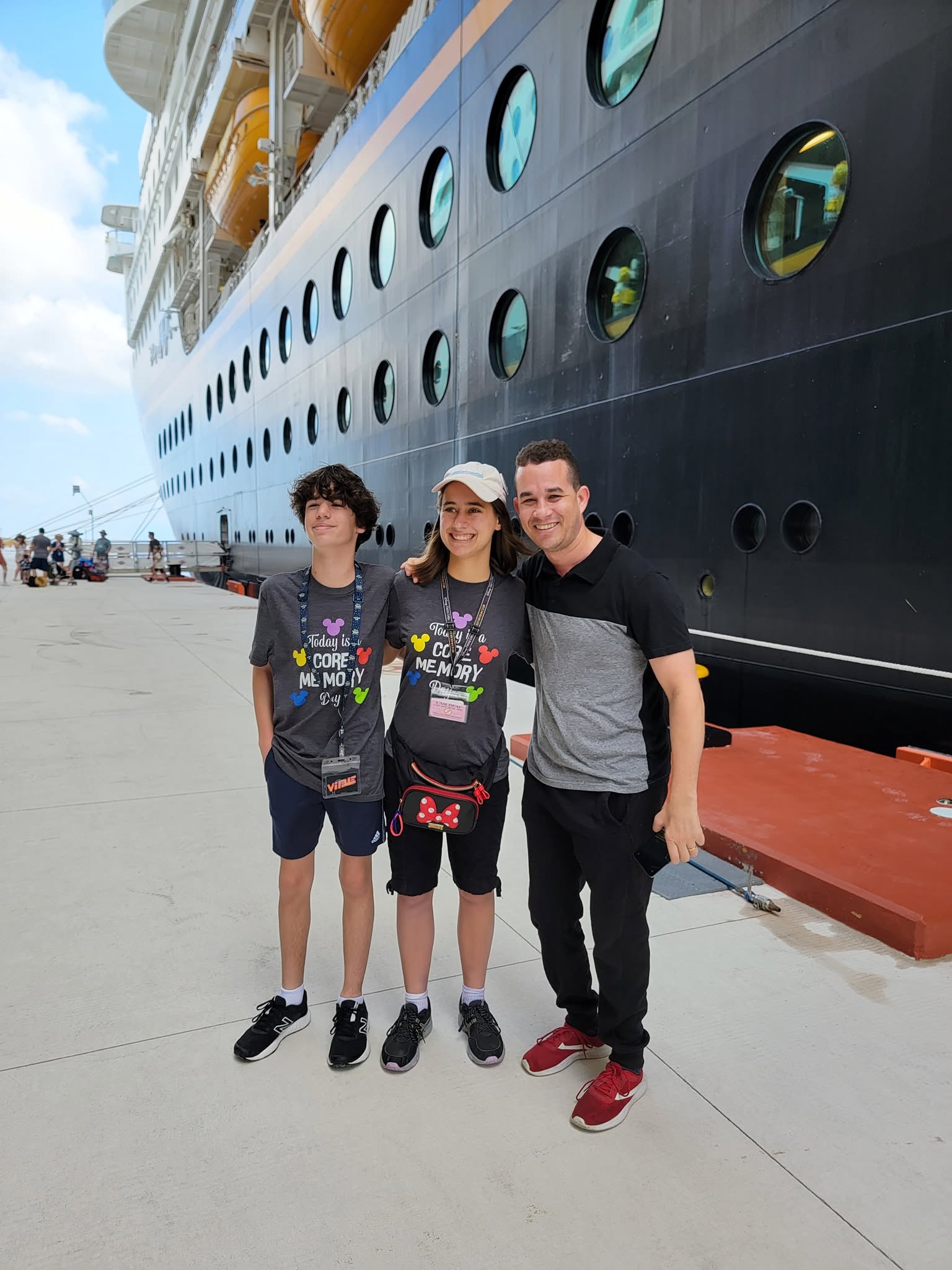 Thomas, Lisa and Eddisson by the Dream in Cozumel
