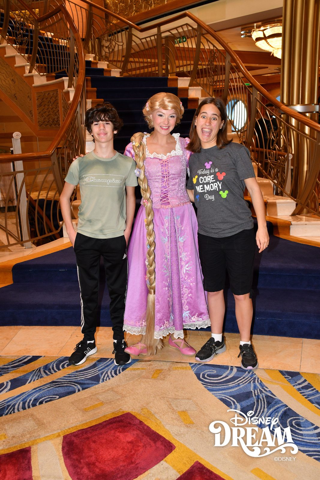 Thomas and Lisa meet Rapunzel in the atrium