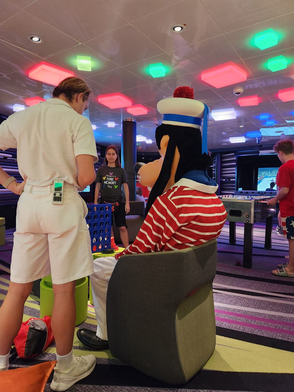 A round of Connect Four against Goofy