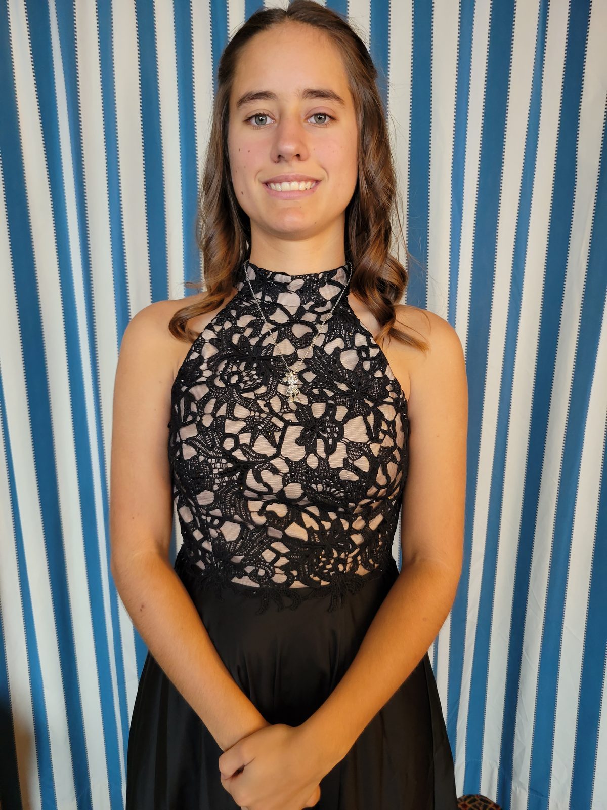 Lisa's gold-backdrop portrait