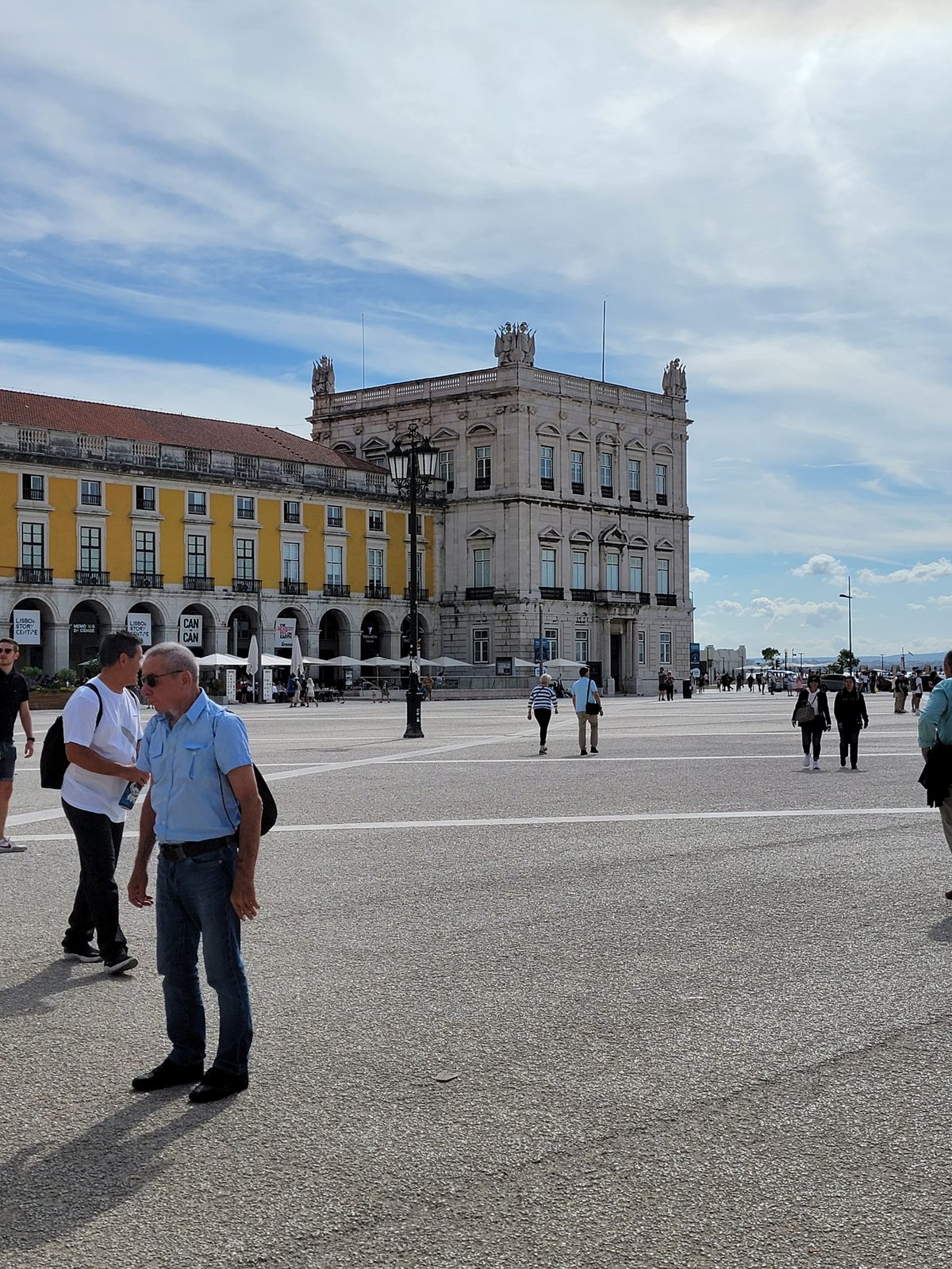 Praça do Comércio, wide and open