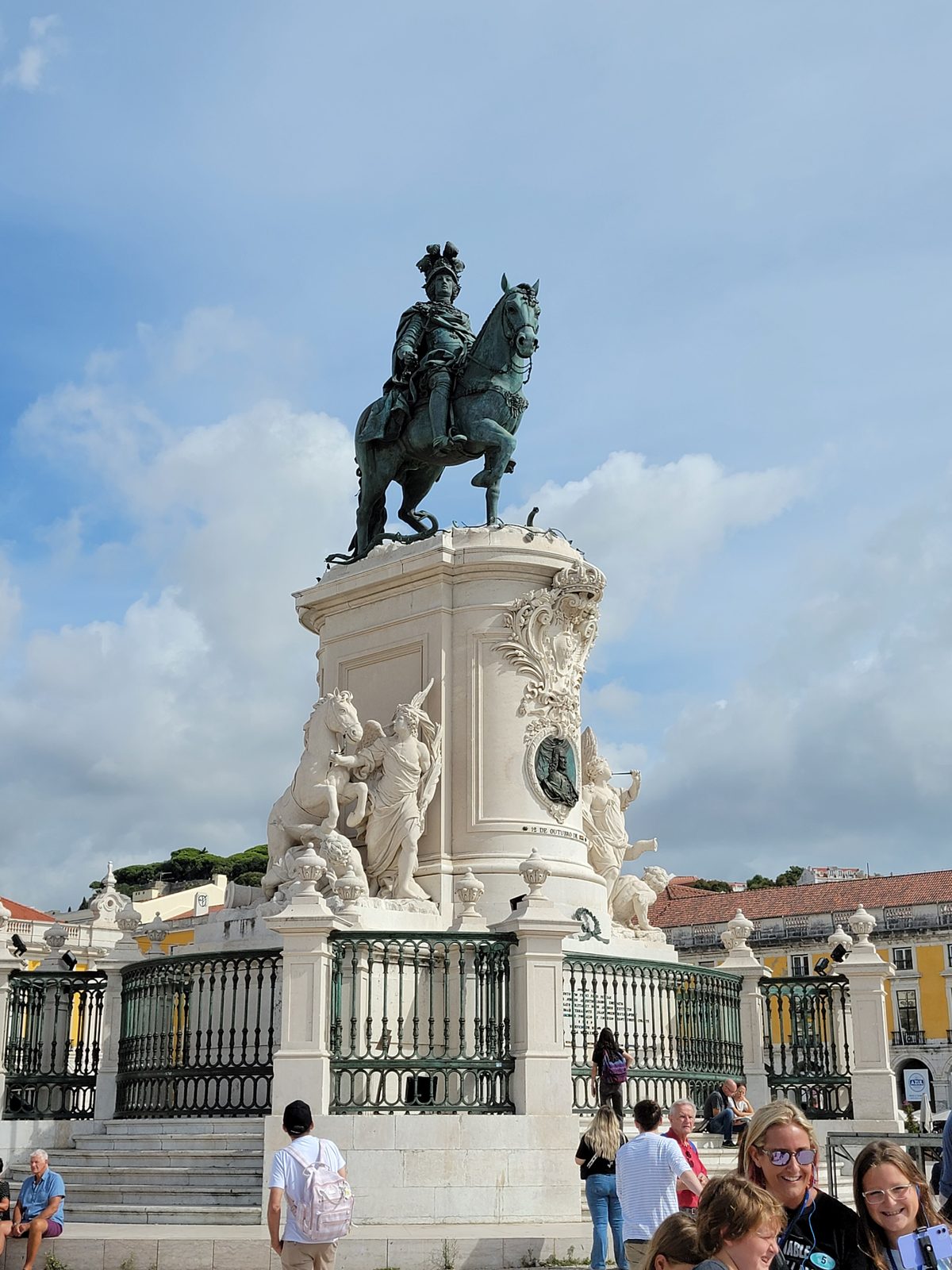 The equestrian statue in Praça do Comércio