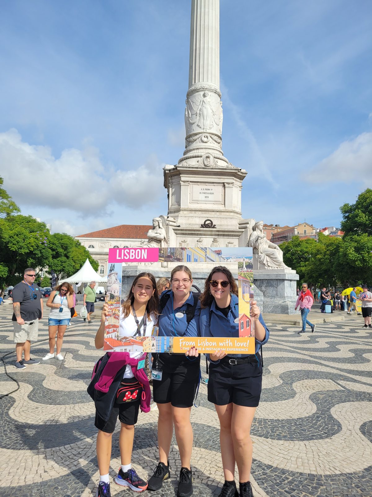 Lisa with her interpreters Jenna and McKenna in Rossio