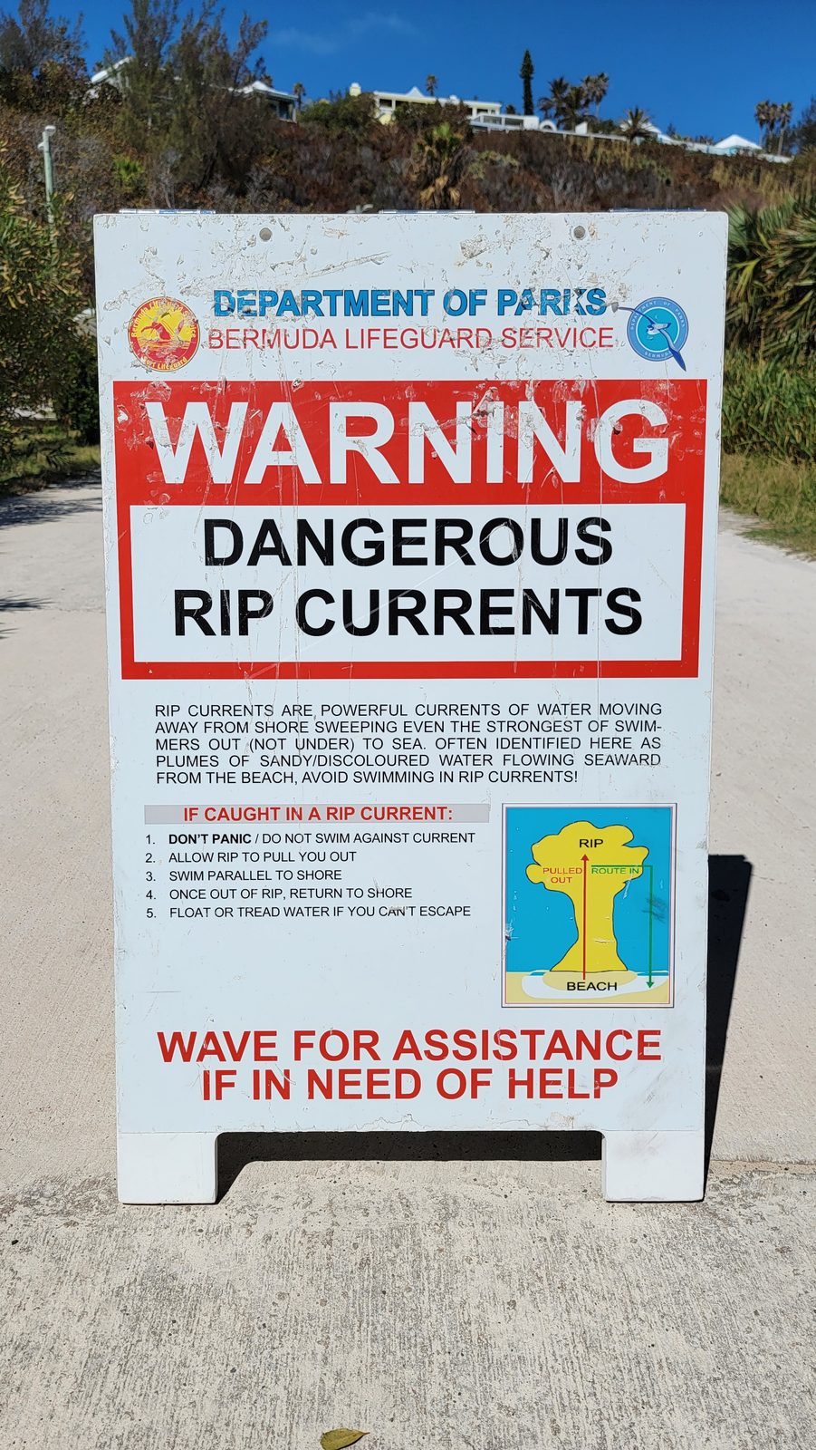 Rip current warning sign at Horseshoe Bay