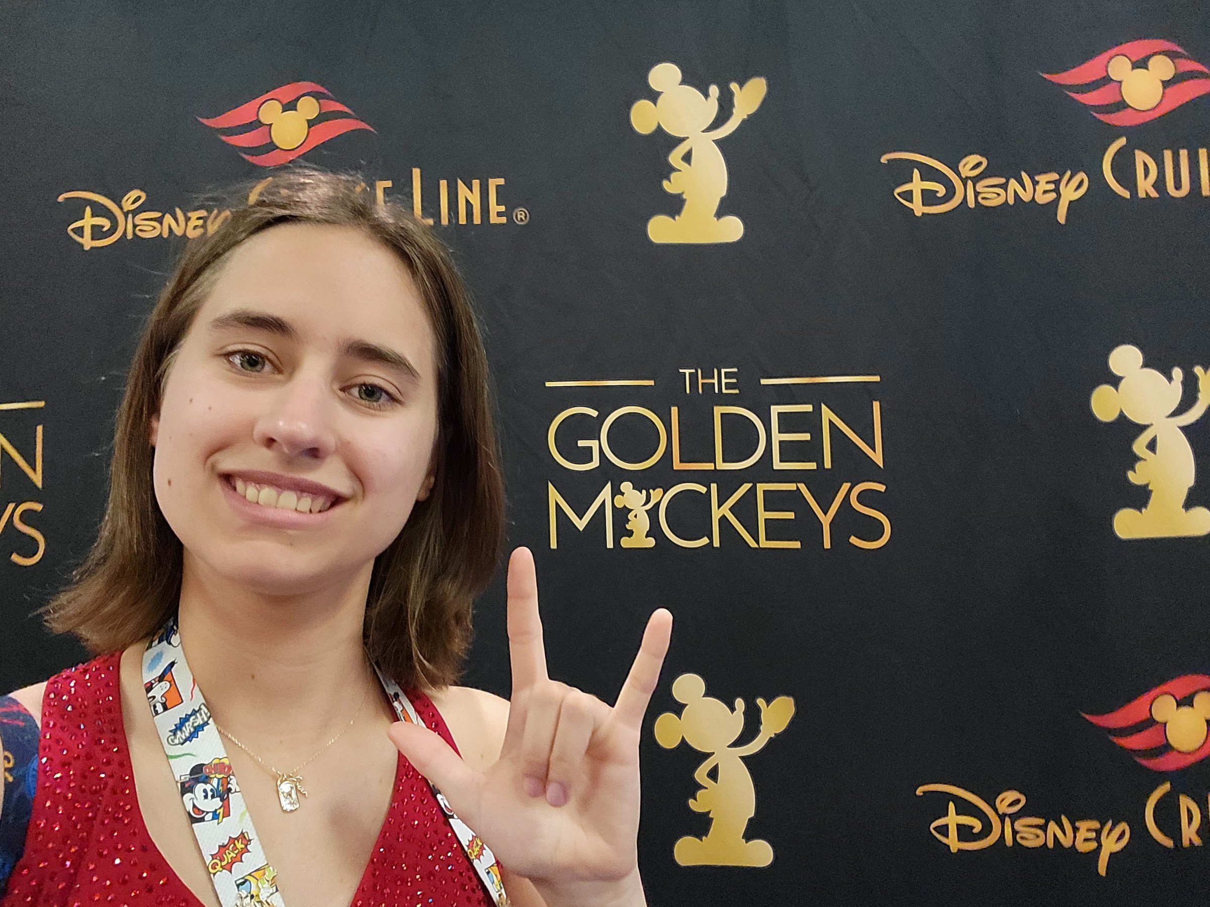 Lisa's selfie at the Golden Mickeys backdrop, signing I love you
