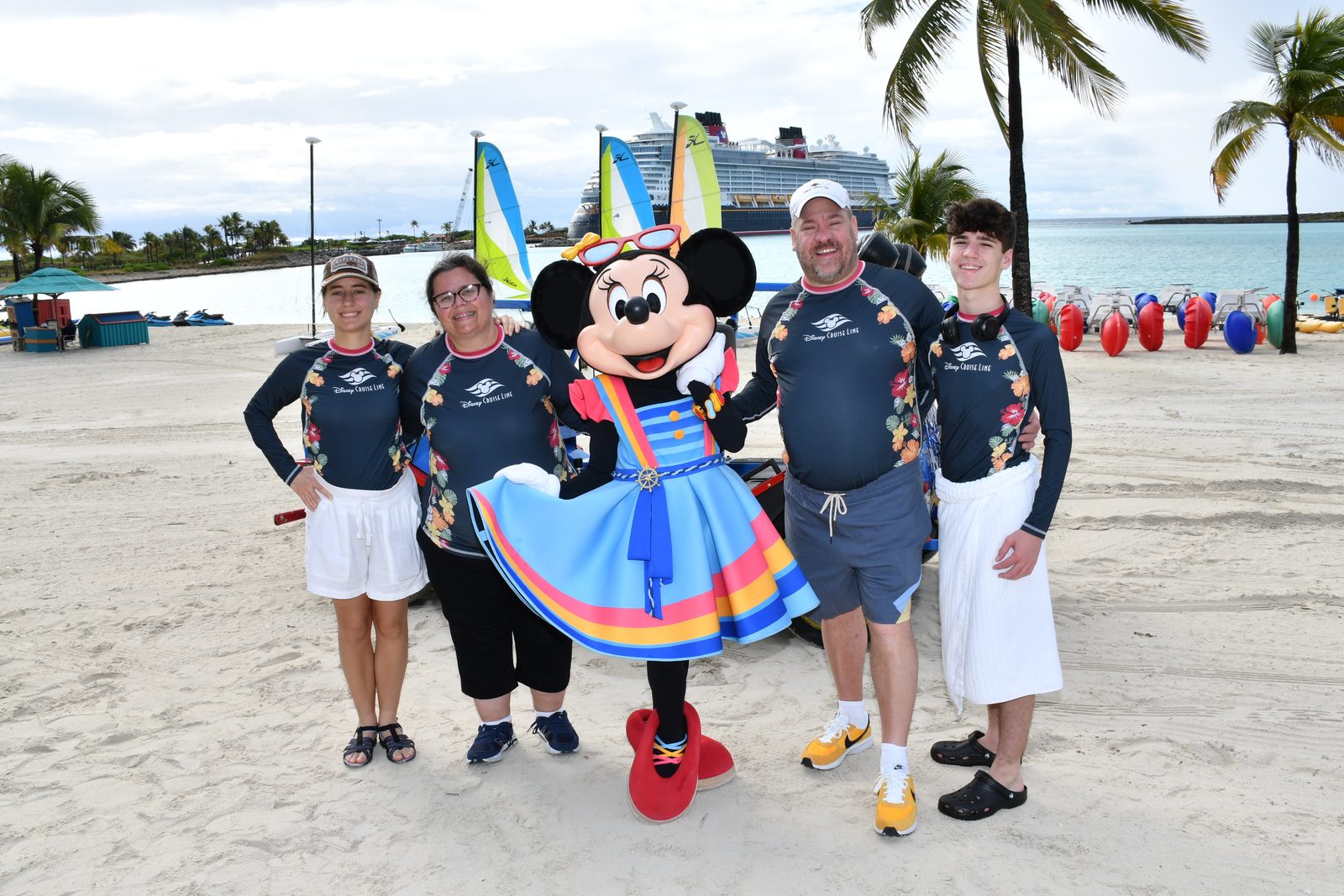 Meeting Minnie Mouse on the beach