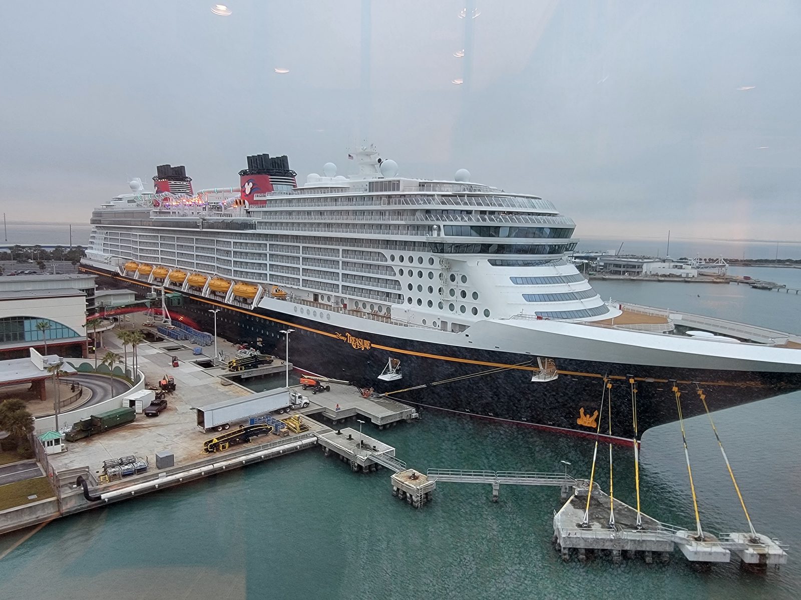 Breakfast on the Wish with the Treasure next door
