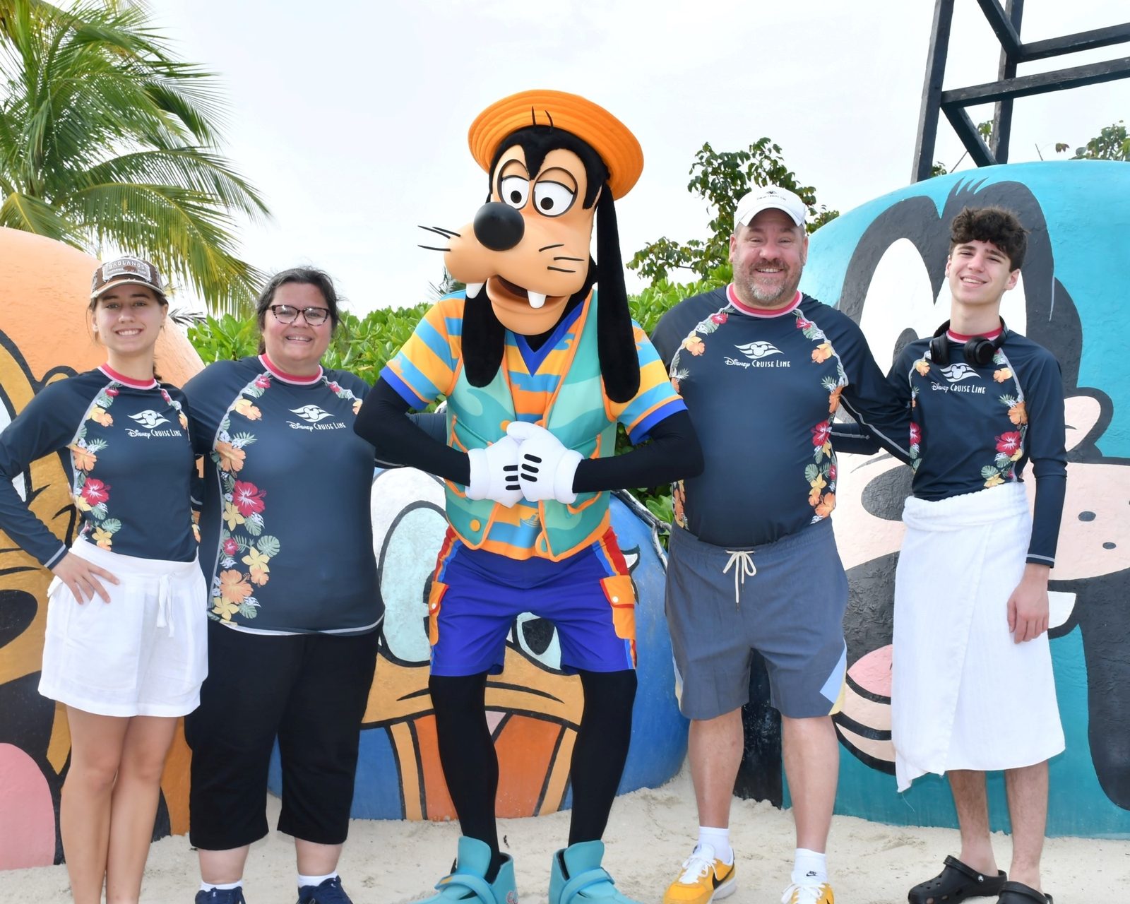 Lisa, Kathy, Goofy in his Castaway Cay outfit, Michael & Thomas at Castaway Cay