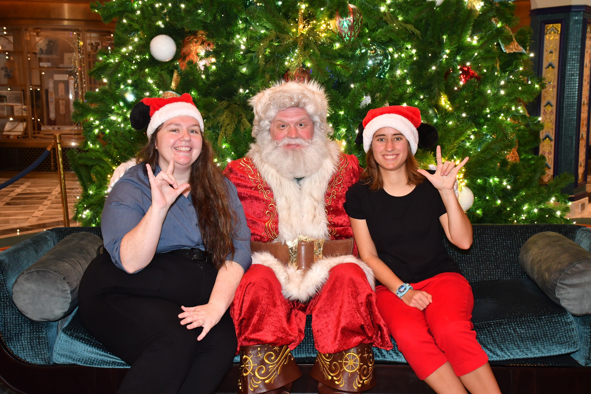 ASL interpreter Kelly, Santa Claus & Lisa at the Christmas tree in the Grand Hall on Christmas Eve