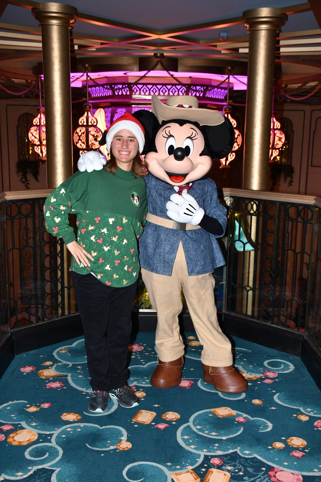 Lisa meets Mickey Mouse