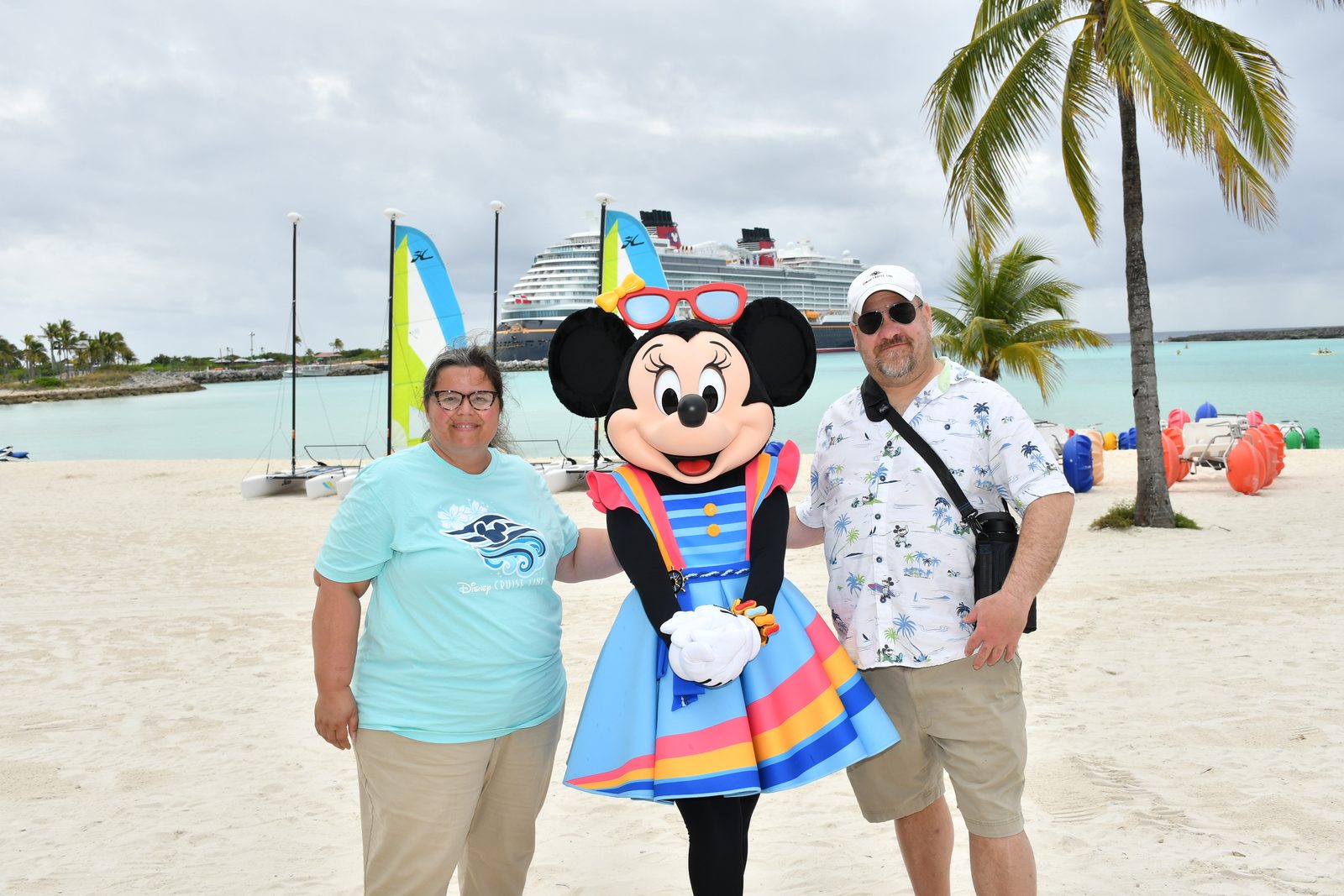 Minnie Mouse meet on the beach