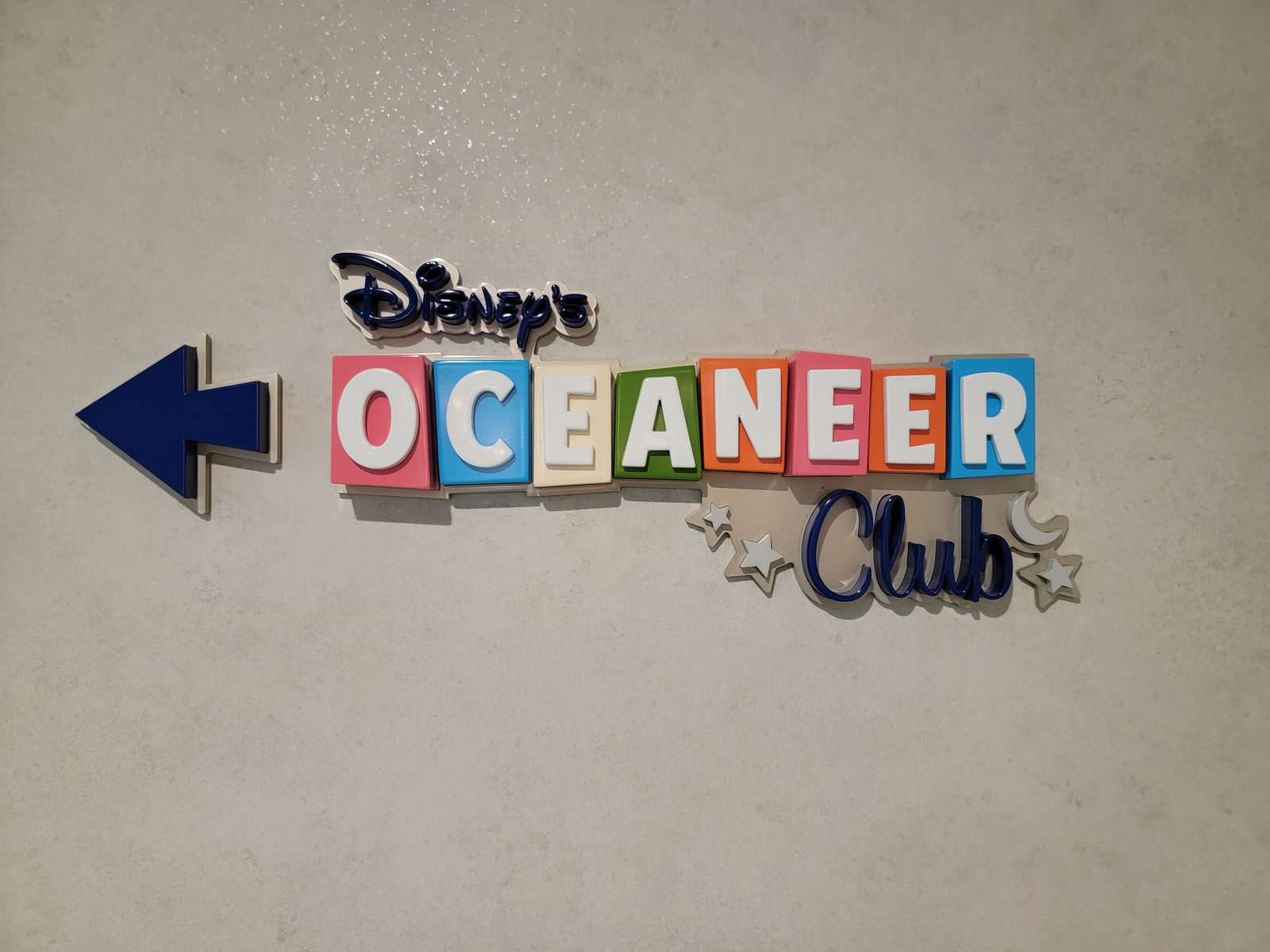 The way to the Oceaneer Club on the Treasure