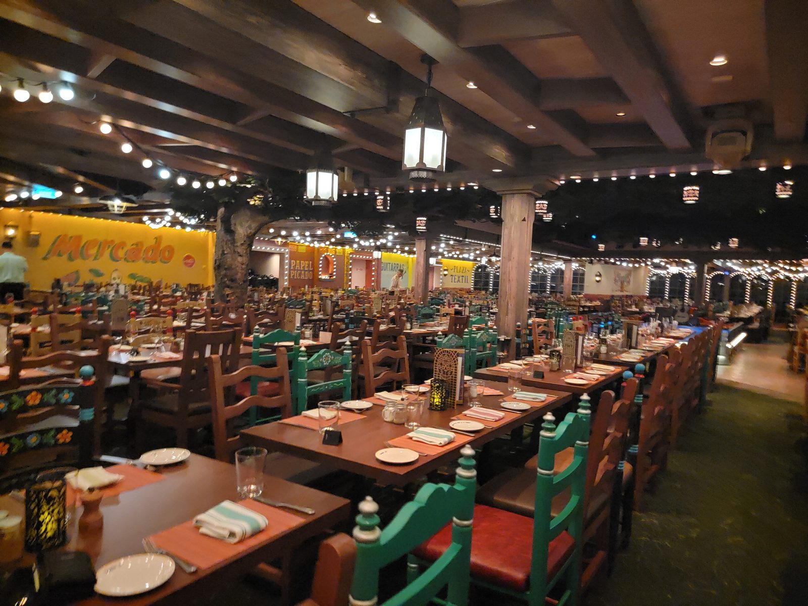 Plaza de Coco set for dinner
