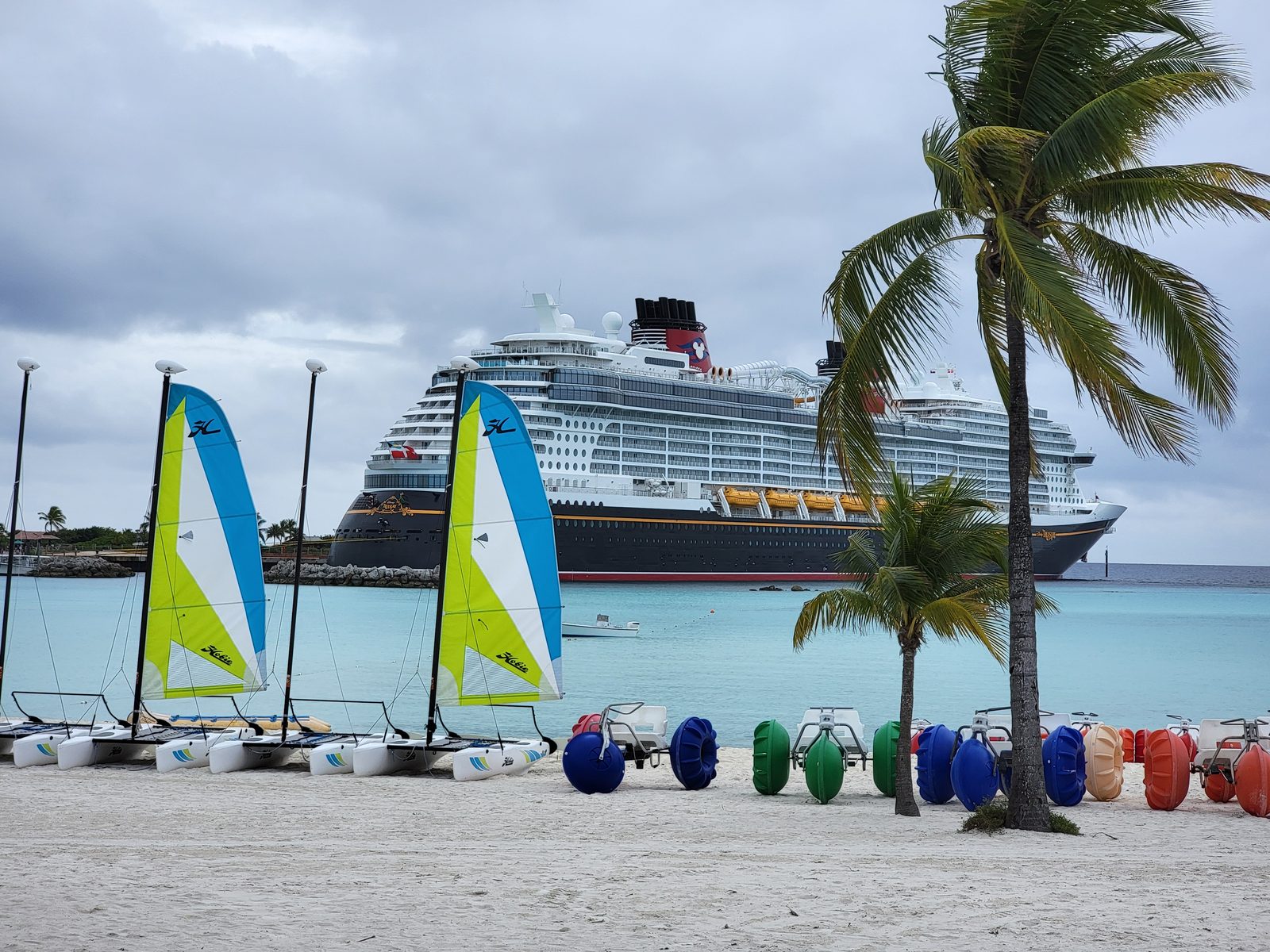 Sailboats lined up, the Treasure behind them