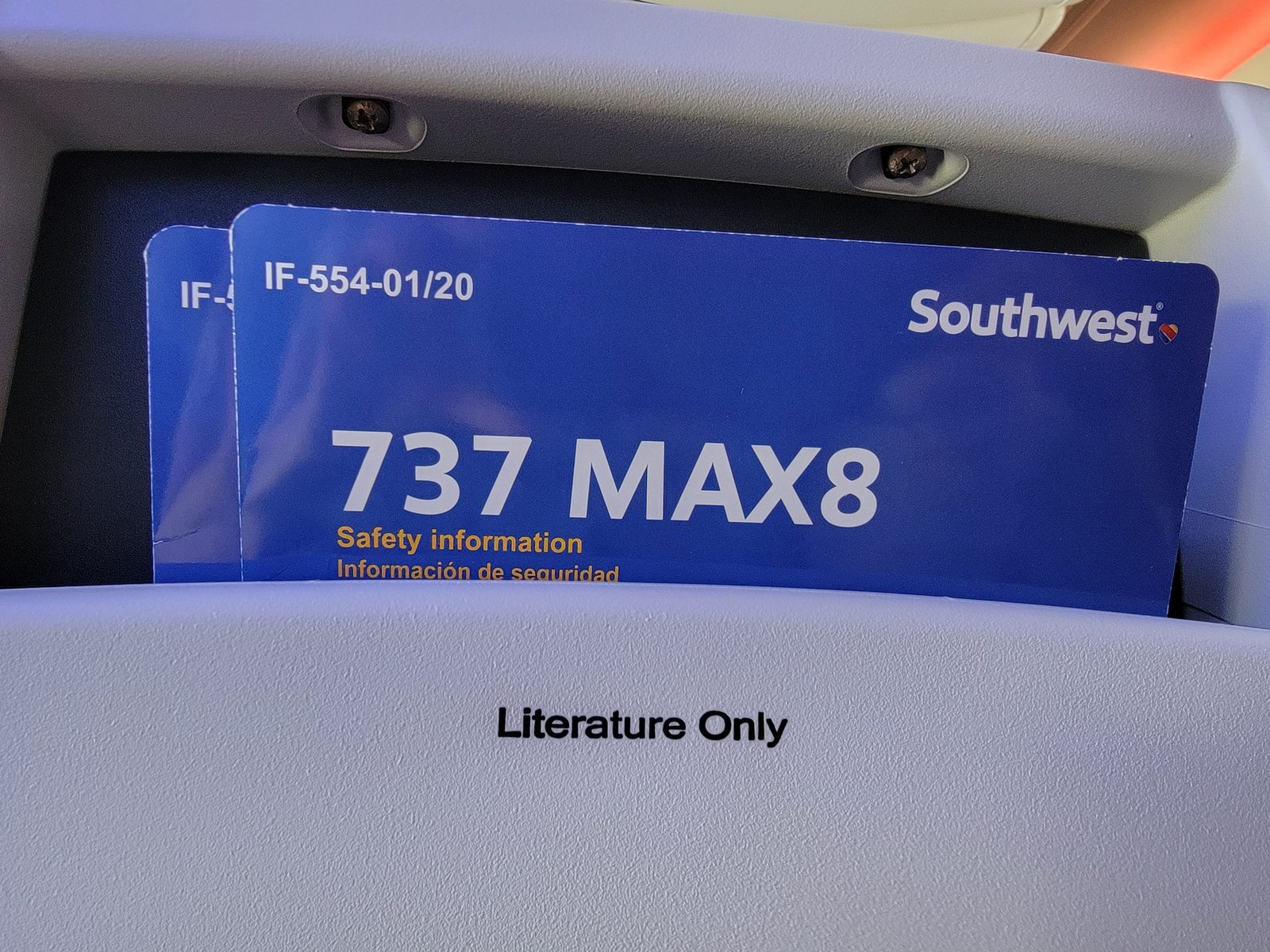 Safety cards for the 737 MAX8 home