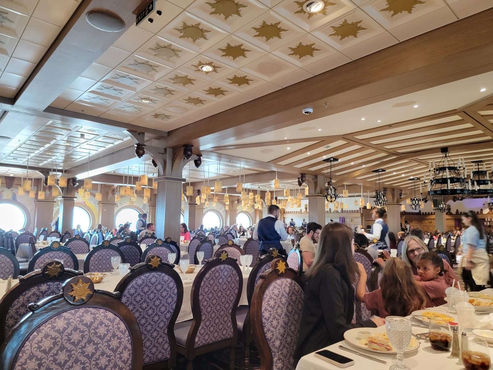 Lunch in the dining room while the Cast Members readied the ship