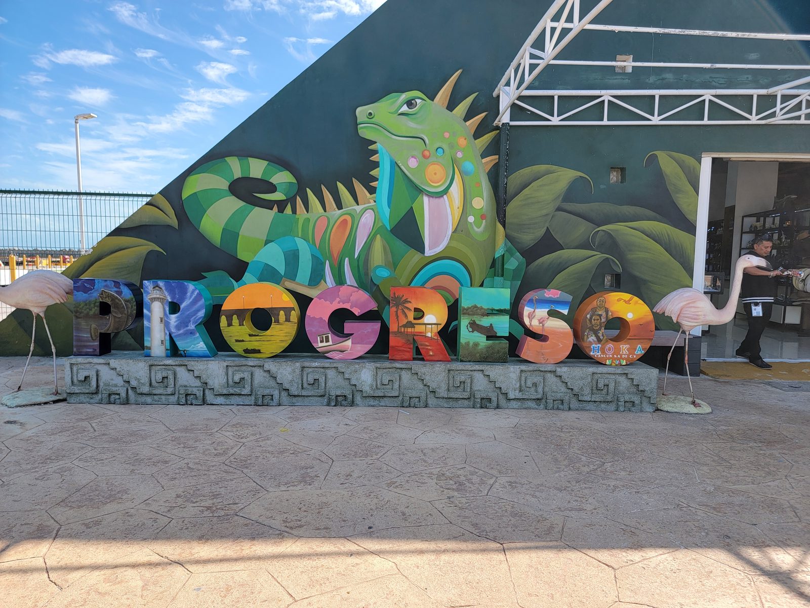 The Progreso mural, iguana and flamingo