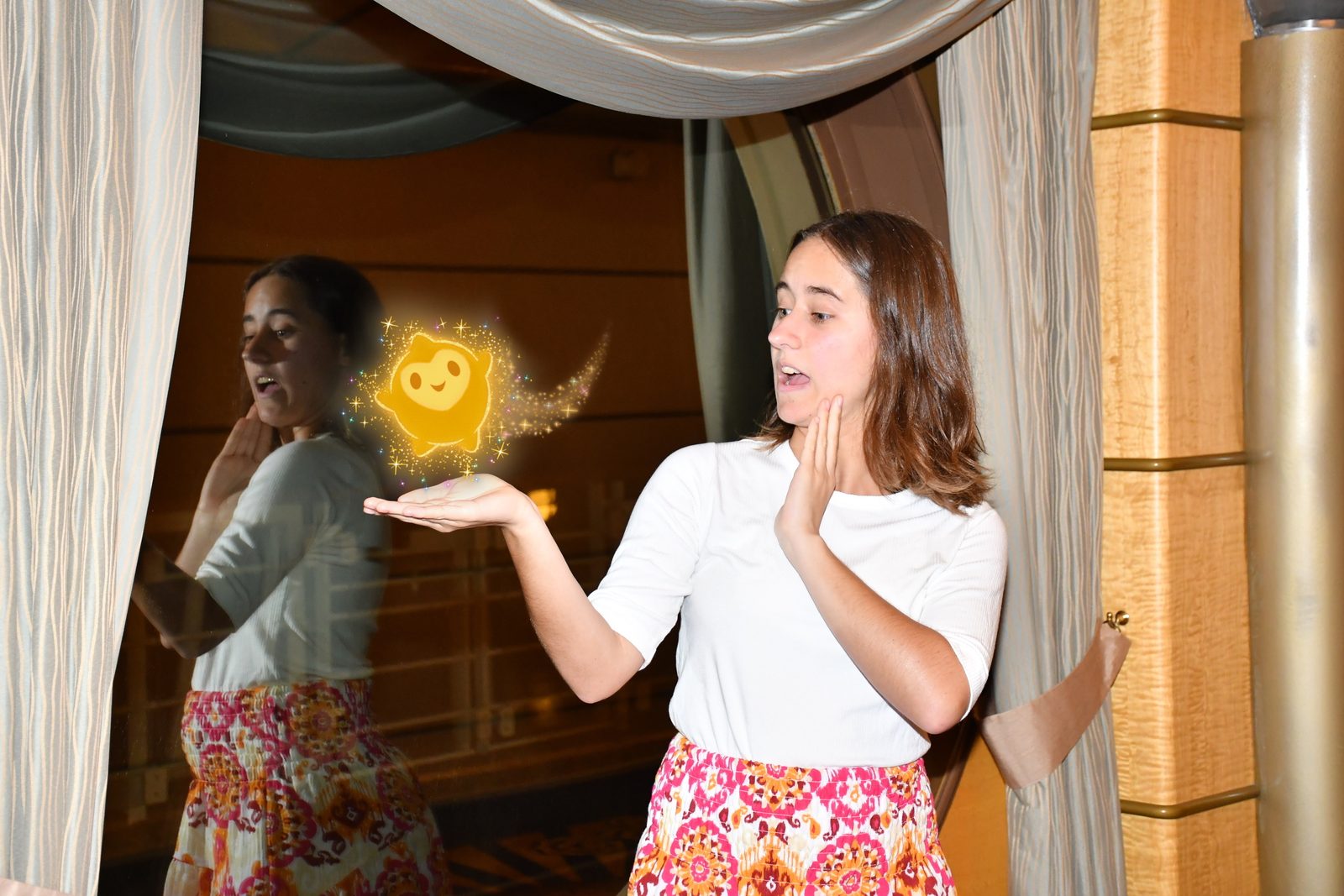 Lisa with the wishing star in a Magic Shot on the Wonder