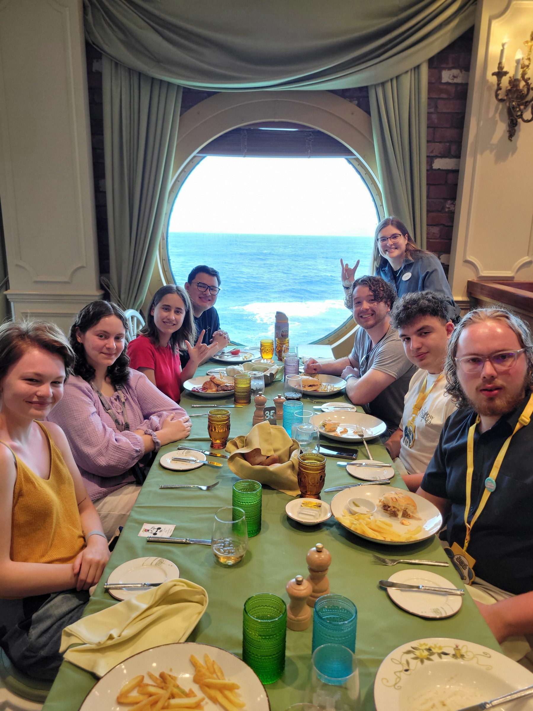 Lunch with Lisa, Jenna and friends by the porthole