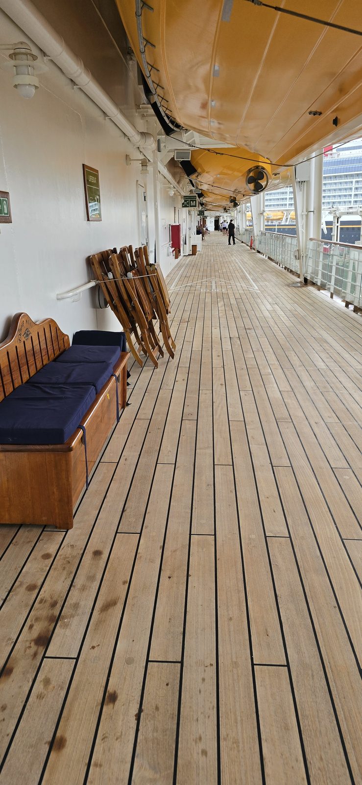 The empty promenade deck after boarding