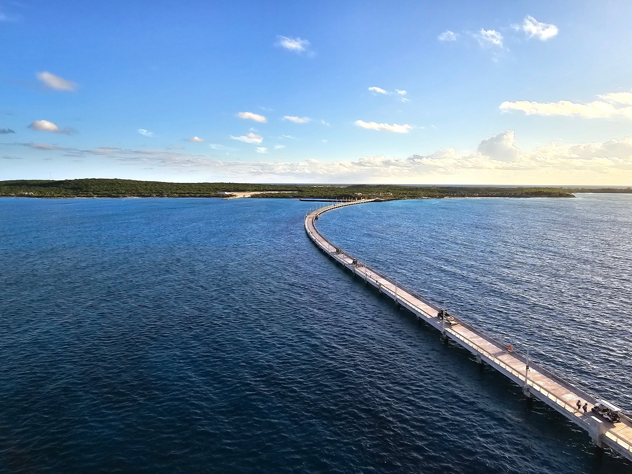 The long pier at Lookout Cay