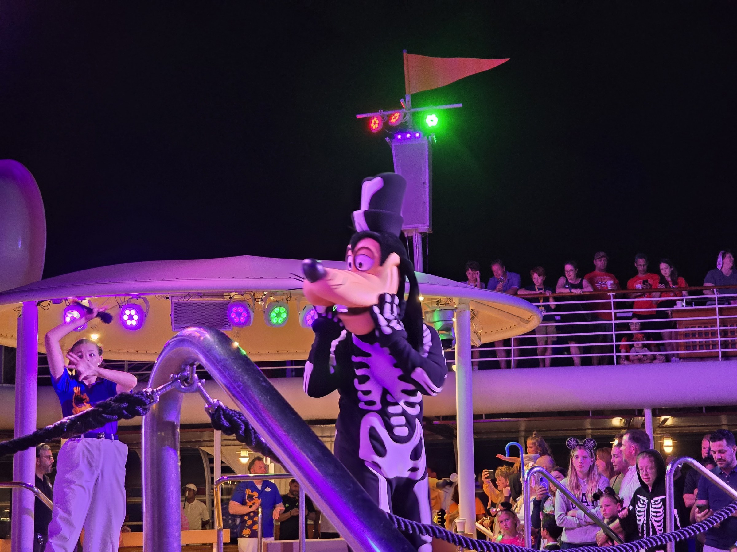 Goofy in his skeleton costume at Mickey's Mouse-Querade Party