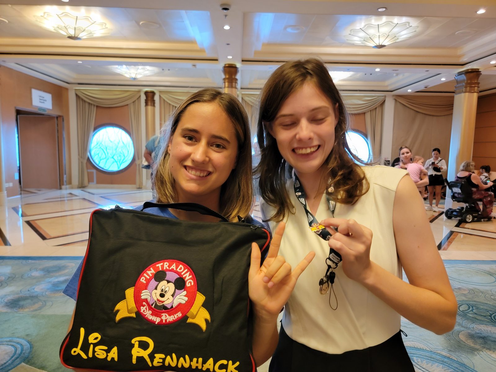 Lisa pin trading