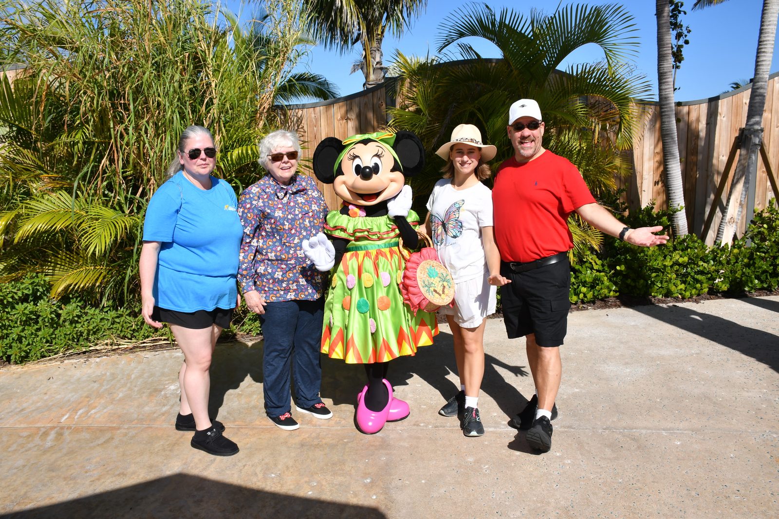 Meeting Minnie Mouse ith Julie & Donna