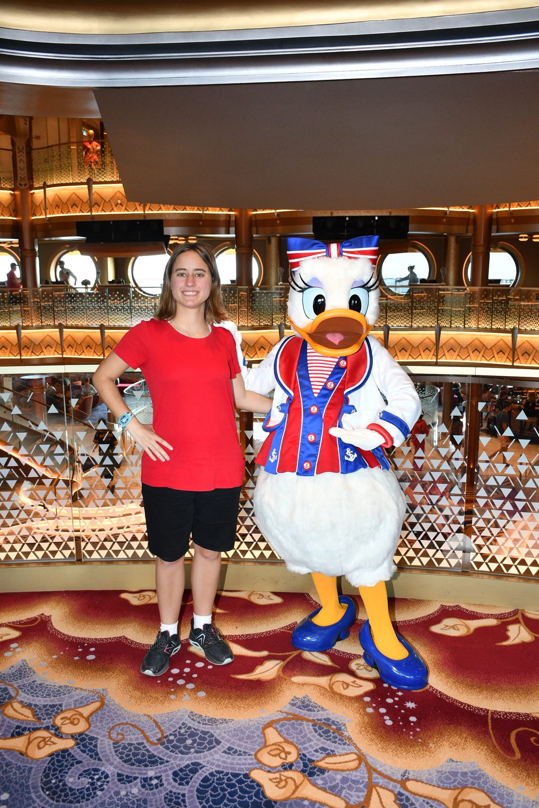 Lisa meets Daisy Duck