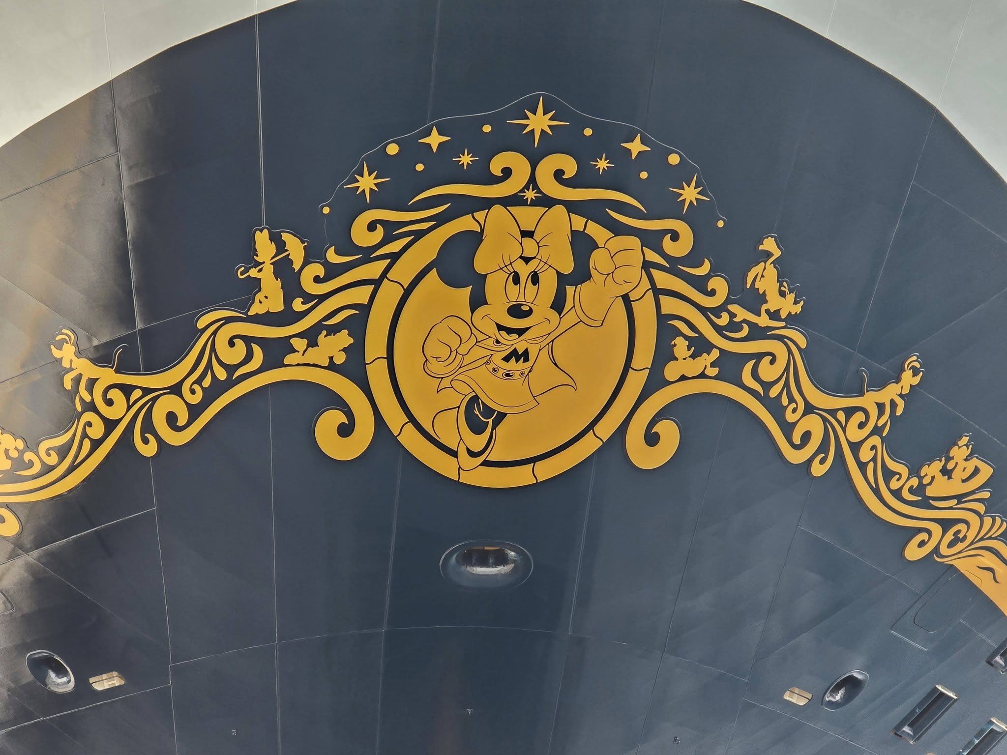 The Minnie artwork on the Destiny bow