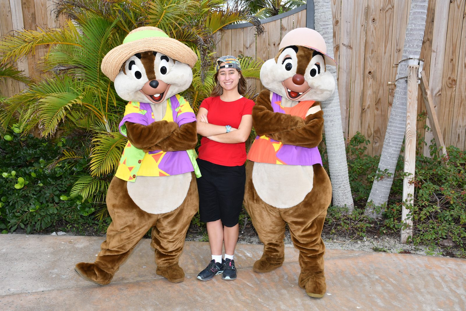 Lisa meets Chip and Dale