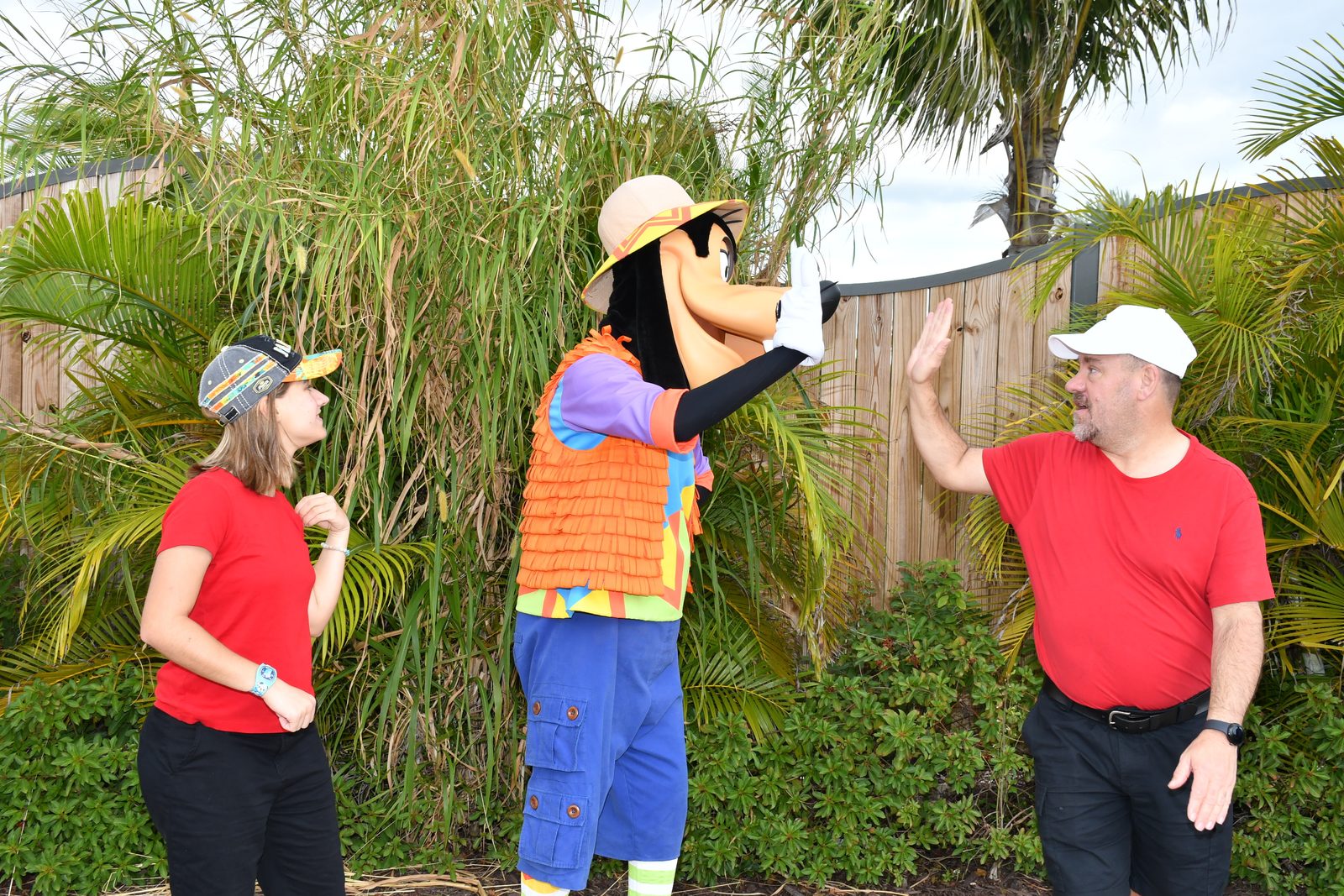 Goofy high-fives Michael and Lisa