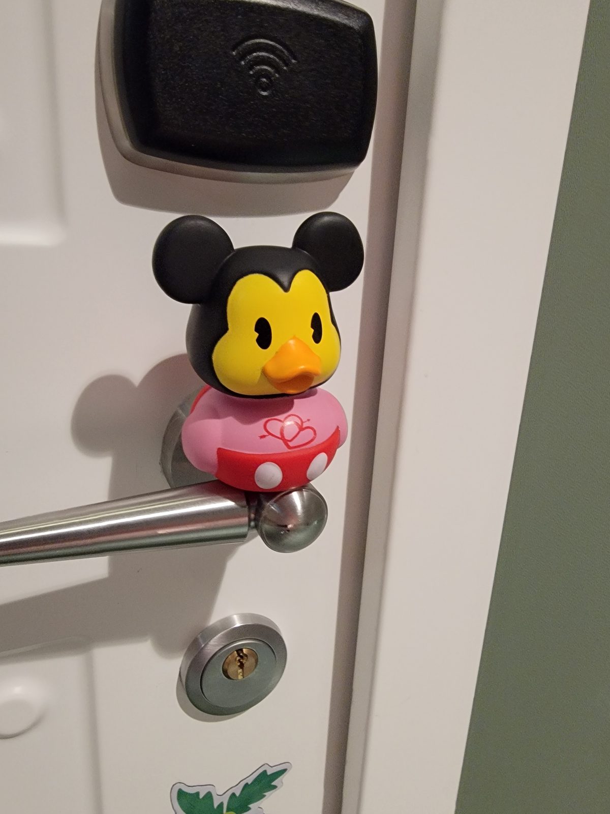 A Mickey magnet on the stateroom door