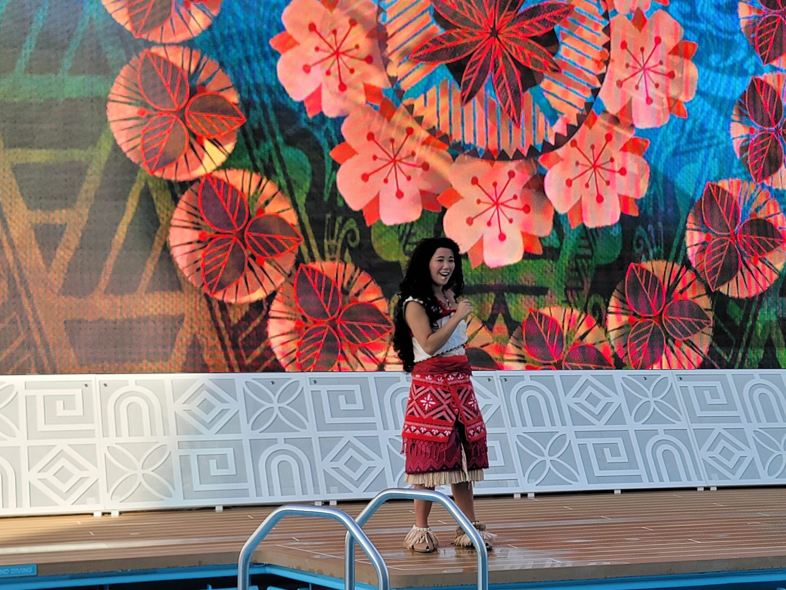 A Moana performer on the pool deck