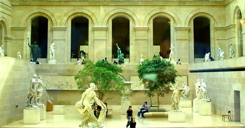 Wandering the sculpture gallery at the Louvre