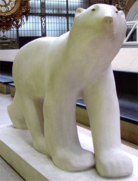 The white bear sculpture at Musee d'Orsay